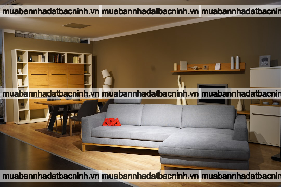 Ánh sáng nhiều lớp tạo chiều sâu và sự ấm áp cho không gian sống.
