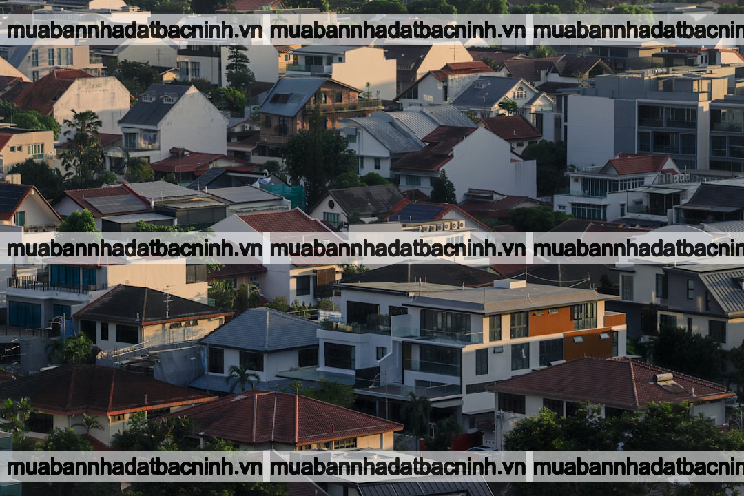 Nhiều căn nhà thấp tầng tại các khu đô thị bị bỏ không