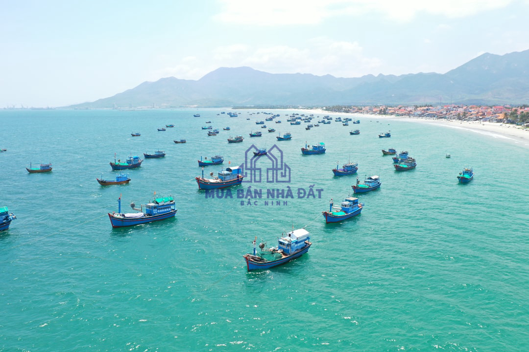 Ngư dân đánh bắt hải sản tại xã Bình Châu, phát triển đội tàu xa bờ hiện đại