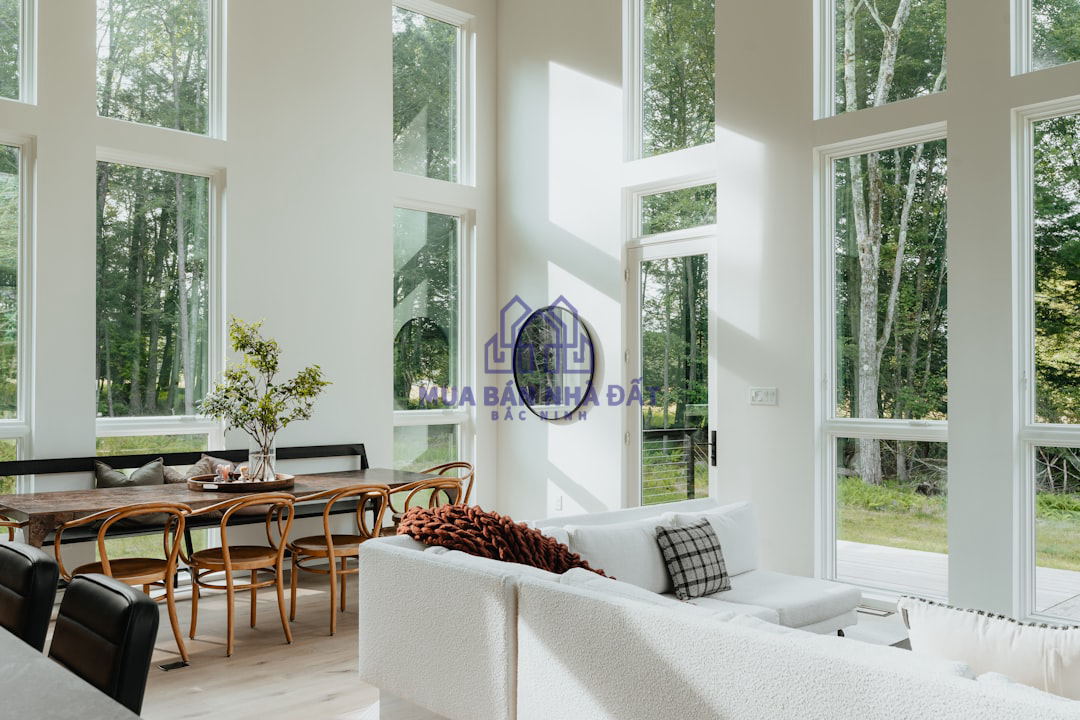 Cửa sổ sát trần tăng ánh sáng và sự riêng tư